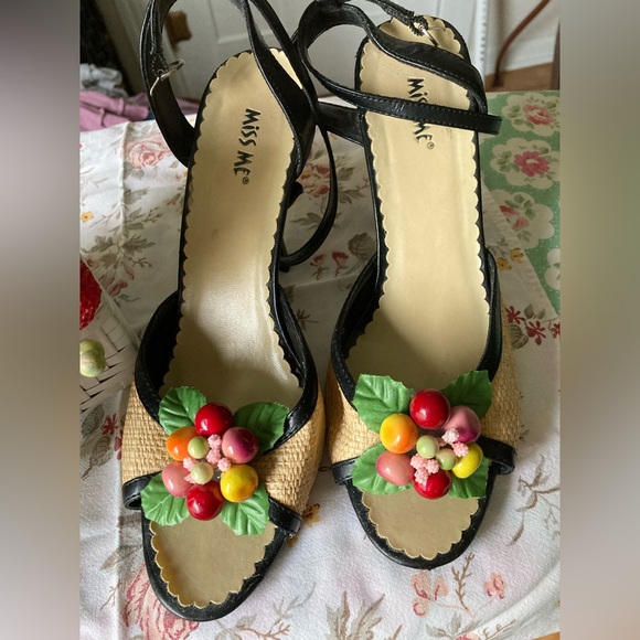 Fun Set - Vintage Fruit millinery purse with tropical sandals - SZ 8 - Picture 2 of 9